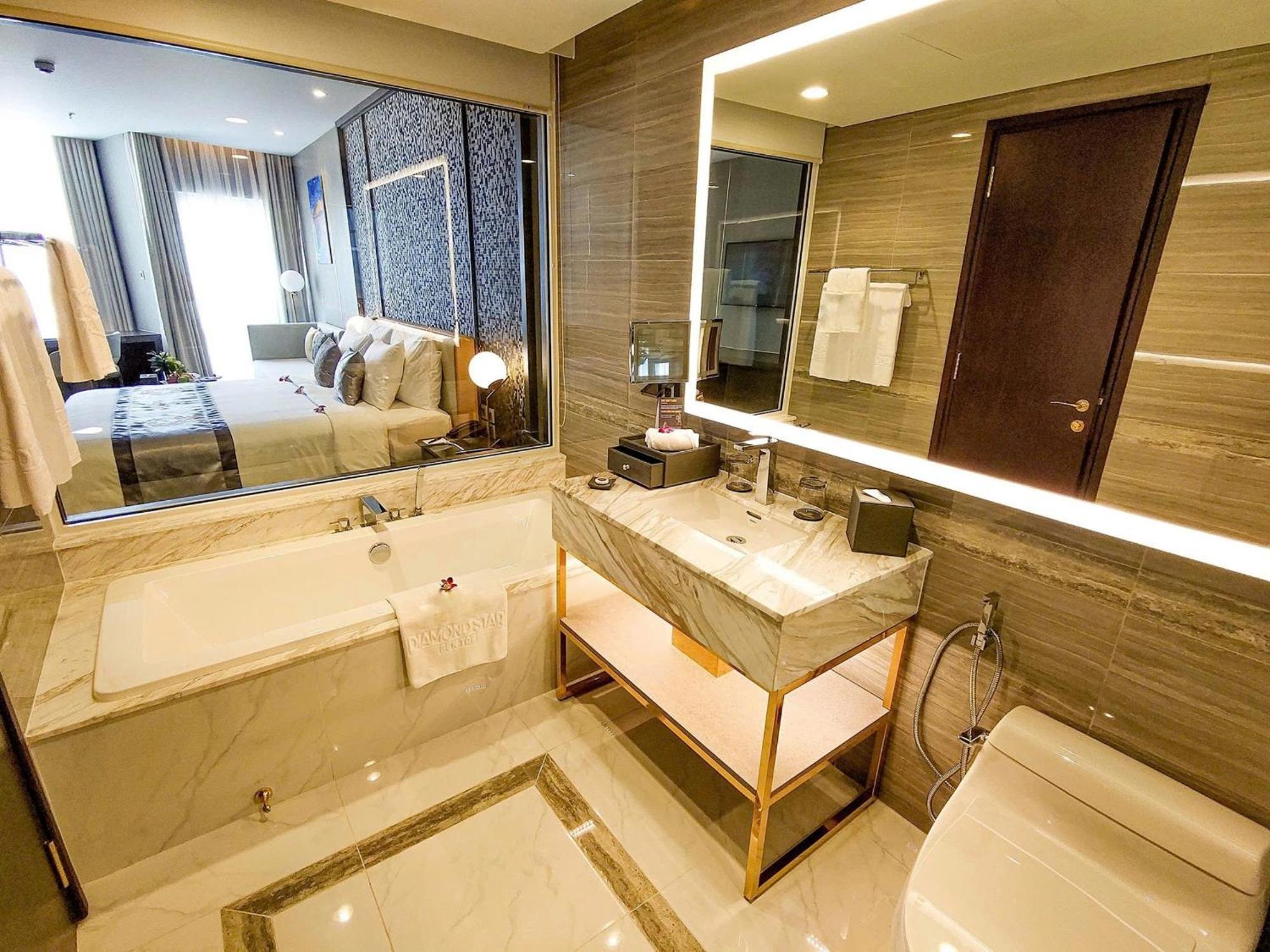 Diamond Stars Ben Tre Hotel Kültér fotó Bathroom